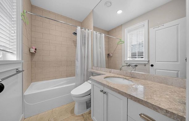 2599 W 36th Avenue MacKenzie Heights