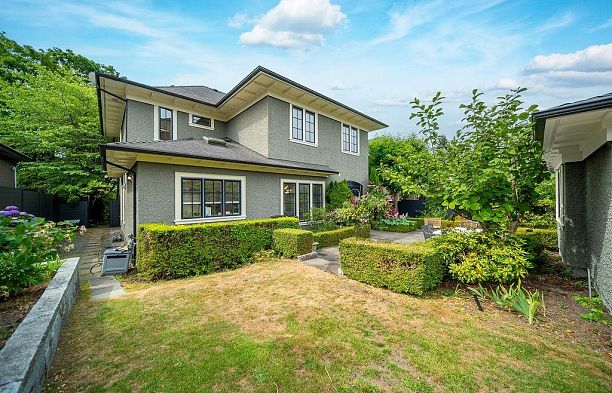 2599 W 36th Avenue MacKenzie Heights