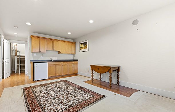 4188 Balaclava Street MacKenzie Heights