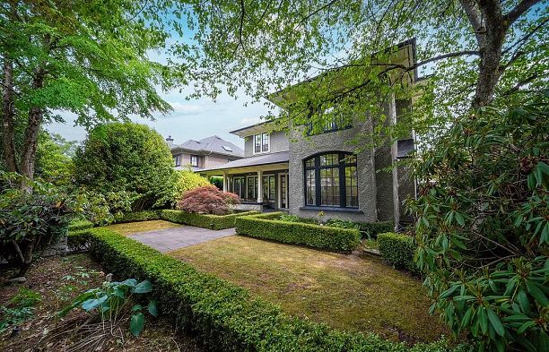 2599 W 36th Avenue MacKenzie Heights