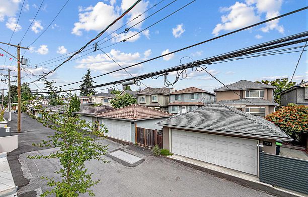 202 6485 Manitoba Street Oakridge VW
