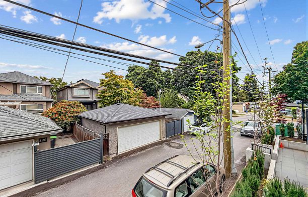 202 6485 Manitoba Street Oakridge VW