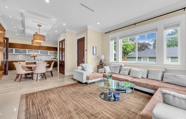 6562 Fremlin Street South Cambie