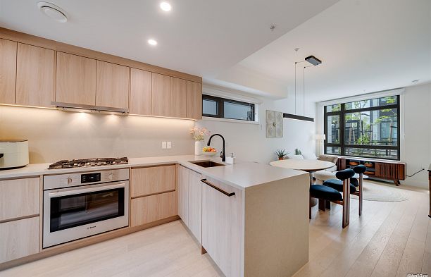 6292 Oak Street Oakridge VW