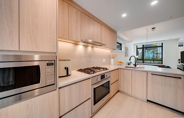 6292 Oak Street Oakridge VW