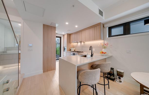 6292 Oak Street Oakridge VW