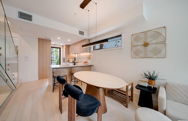 6292 Oak Street Oakridge VW