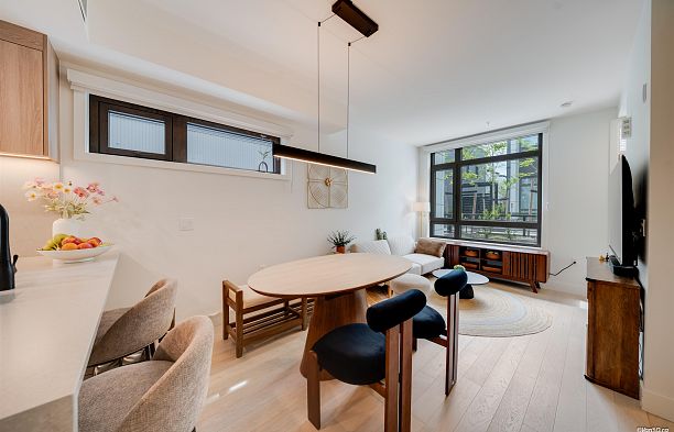 6292 Oak Street Oakridge VW