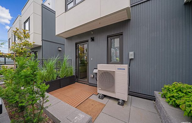 6292 Oak Street Oakridge VW