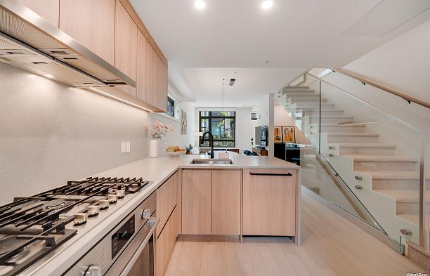 6292 Oak Street Oakridge VW