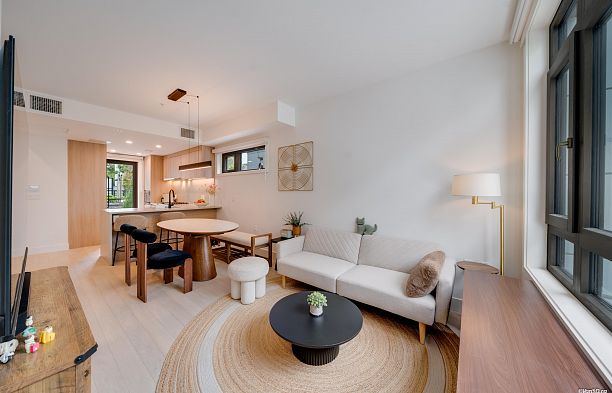 6292 Oak Street Oakridge VW