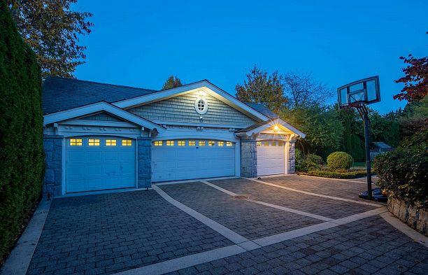 3402 Osler Street Shaughnessy