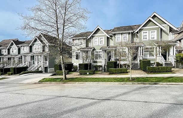 7425 Columbia Street South Cambie