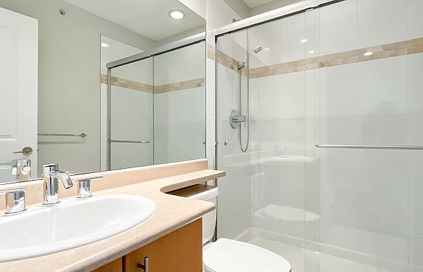 7425 Columbia Street South Cambie