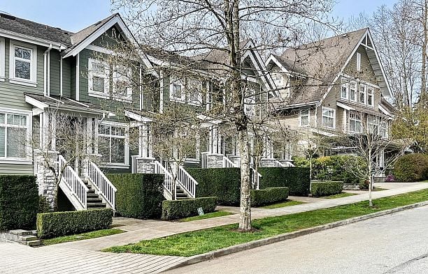 7425 Columbia Street South Cambie