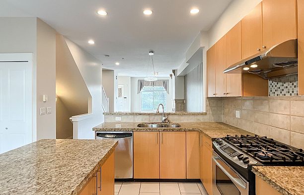 7425 Columbia Street South Cambie