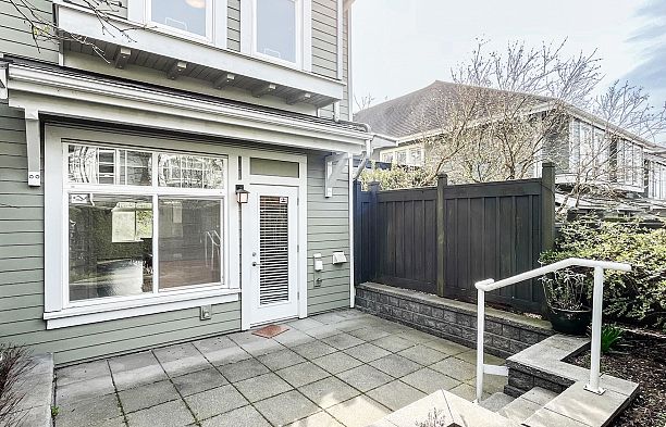 7425 Columbia Street South Cambie
