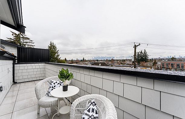 1 2837 Oliver Crescent Arbutus