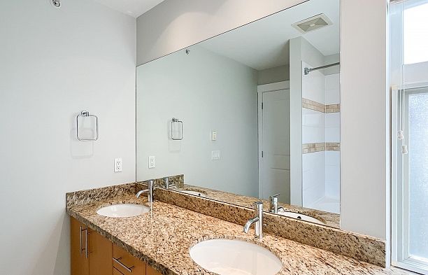 7425 Columbia Street South Cambie