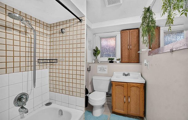 2063 W 37th Avenue Quilchena