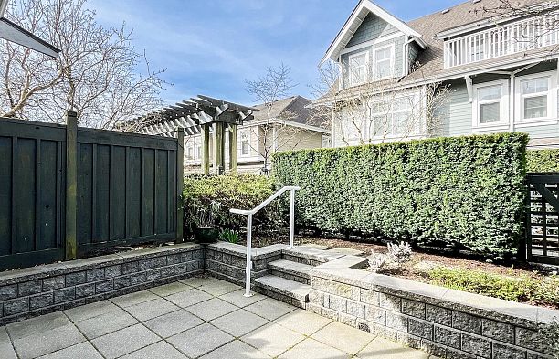 7425 Columbia Street South Cambie