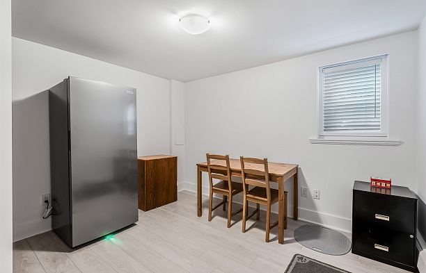 3732 W 2nd Avenue Point Grey