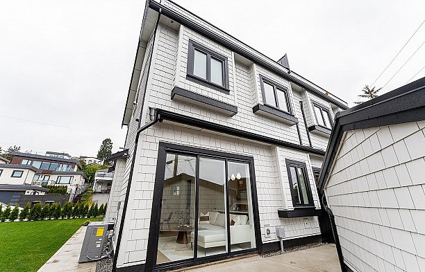 1 2837 Oliver Crescent Arbutus