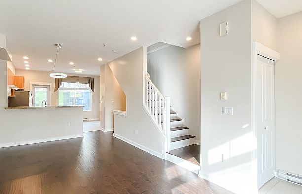7425 Columbia Street South Cambie