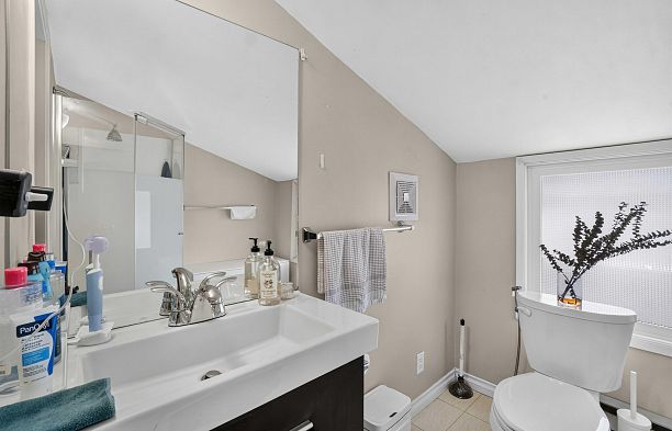 2063 W 37th Avenue Quilchena