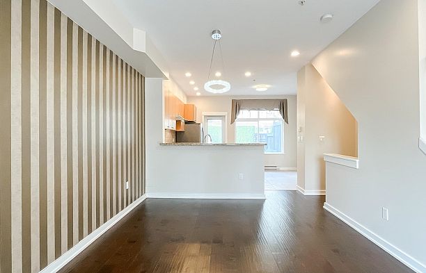 7425 Columbia Street South Cambie
