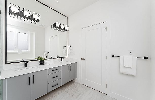 1 2837 Oliver Crescent Arbutus