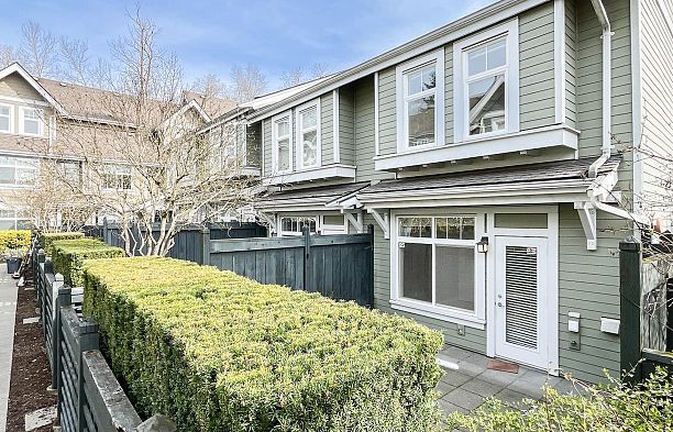 7425 Columbia Street South Cambie