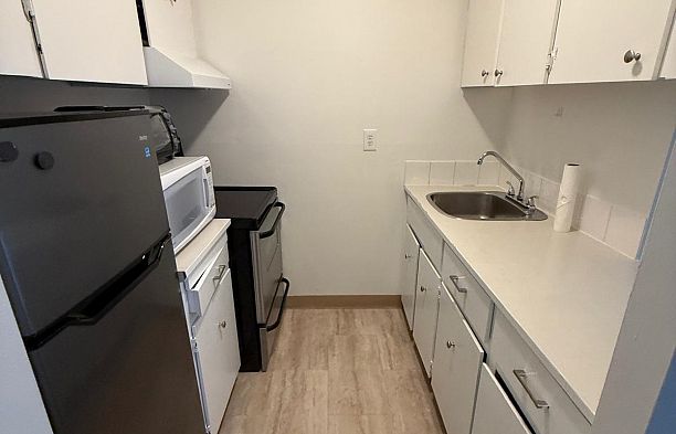 103 1950 W 8th Avenue Kitsilano