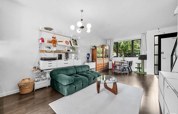6426 Ash Street Oakridge VW