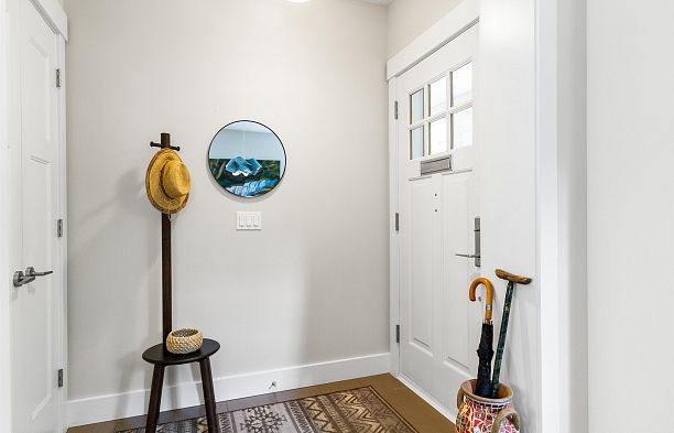 2416 W 8th Avenue Kitsilano