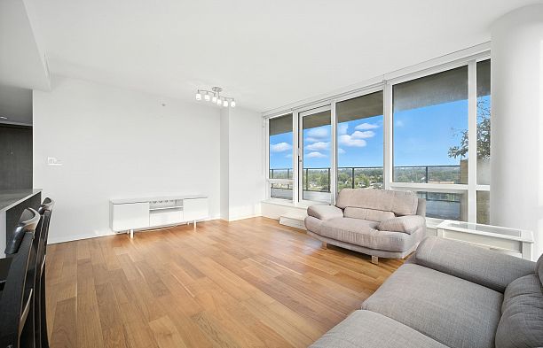 1502 8588 Cornish Street S.W. Marine