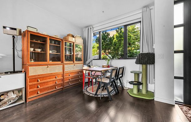 6426 Ash Street Oakridge VW