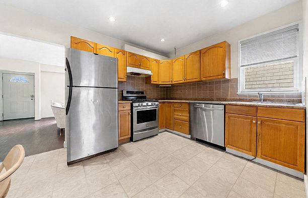 339 E 41st Avenue Main
