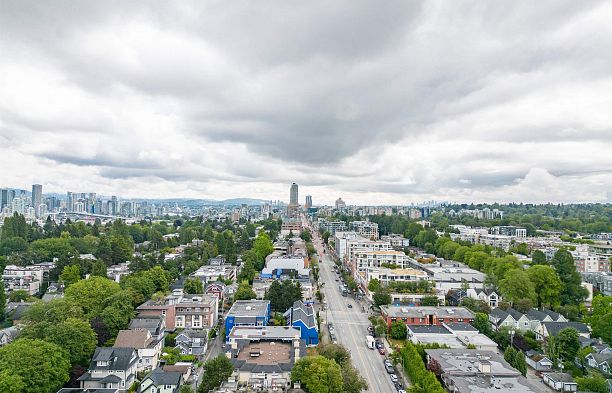2416 W 8th Avenue Kitsilano
