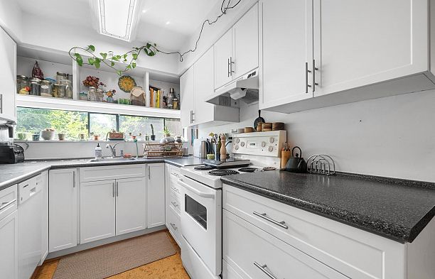 214 2190 W 7th Avenue Kitsilano