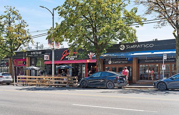 214 2190 W 7th Avenue Kitsilano