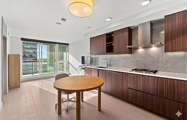 2003 455 SW Marine Drive Marpole