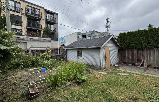 3481 W 10th Avenue Kitsilano