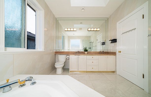 763 W 64th Avenue Marpole