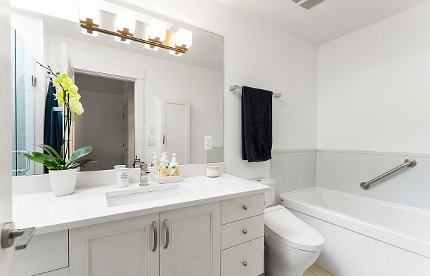 2416 W 8th Avenue Kitsilano