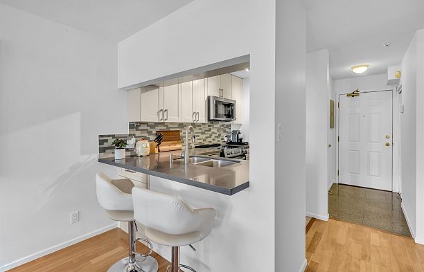 206 511 W 7th Avenue Fairview VW