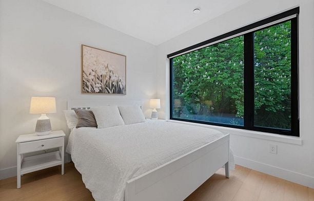 1 2926 W 12th Avenue Kitsilano