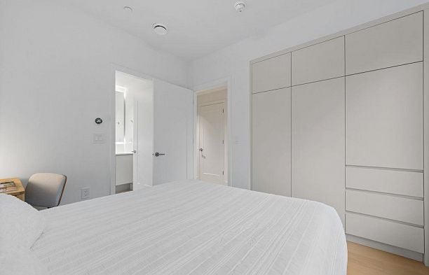 1 2926 W 12th Avenue Kitsilano