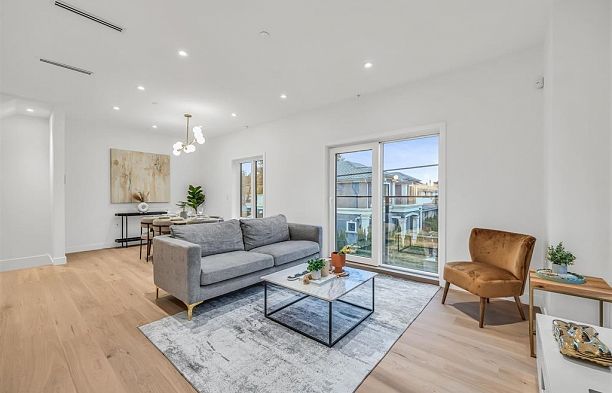 1016 W 52nd Avenue South Granville