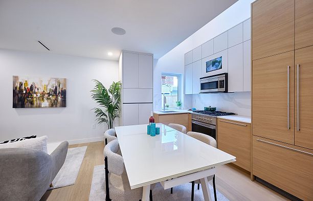 3674 W 1st Avenue Kitsilano